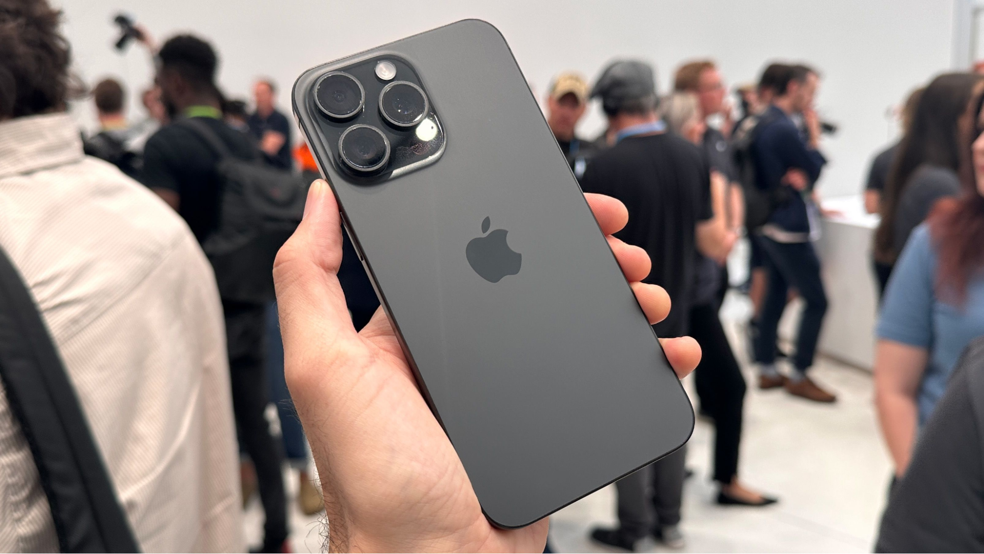 Người dùng sẽ không phải tốn kém quá nhiều nếu muốn “nâng đời" cho thiết bị iPhone của mình